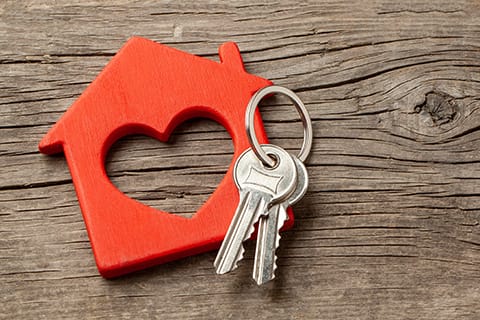 Housing support for individuals with Intellectual and Developmental Disabilities (IDD) - image of keys on heart-shaped keyring - Encompass Community Supports